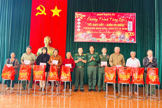 “Tết sum vầy - Xuân ơn Đảng” tại xã biên giới Quảng Trực