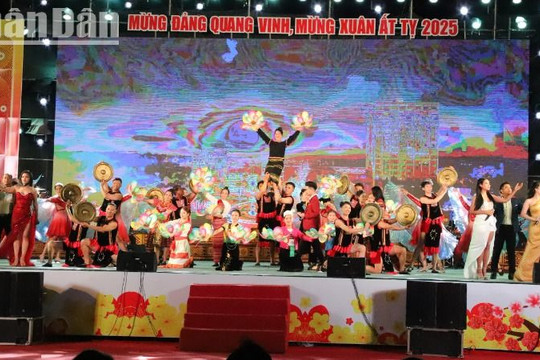 [Cập nhật] Không khí vui Xuân Ất Tỵ 2025 rộn ràng trên mọi miền đất nước