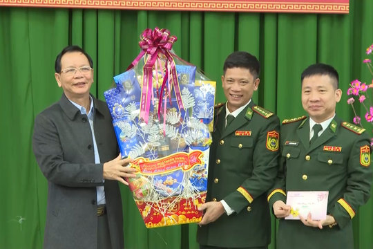 Đồng chí Ngô Thanh Danh kiểm tra công tác trực tết tại Bộ Chỉ huy Bộ đội Biên phòng tỉnh