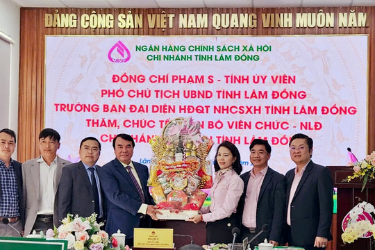 Phó Chủ tịch UBND tỉnh Phạm S thăm và chúc Tết Ngân hàng Chính sách xã hội chi nhánh tỉnh Lâm Đồng
