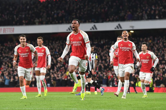 Vì sao Arsenal "án binh bất động" ở phiên chợ đông?