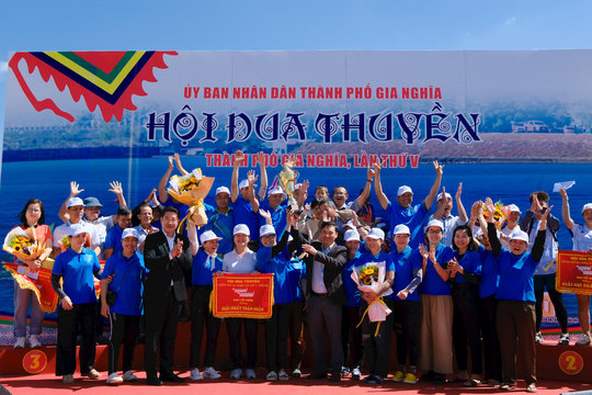 Phường Nghĩa Thành đoạt giải nhất toàn đoàn Hội đua thuyền TP. Gia Nghĩa năm 2025