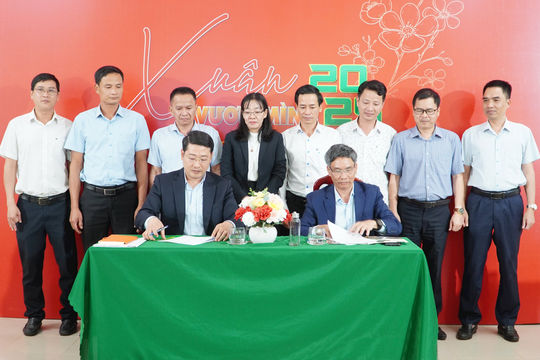 Ký kết tổ chức Đắk Nông Marathon 2025 và Giải bóng đá U11-Cúp Báo Đắk Nông