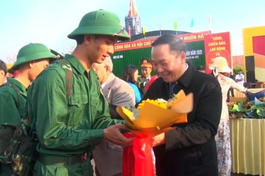 Đồng chí Hồ Xuân Trường dự Ngày hội tòng quân huyện Đắk Song