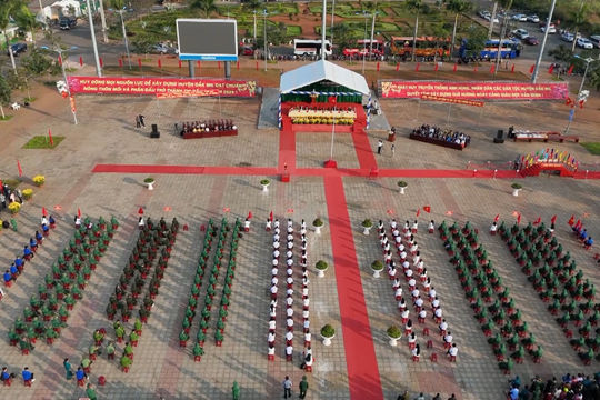 173 thanh niên Đắk Mil lên đường nhập ngũ