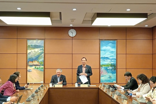 Bí thư Tỉnh ủy, Trưởng Đoàn ĐBQH tỉnh Đắk Nông Ngô Thanh Danh chủ trì thảo luận tổ