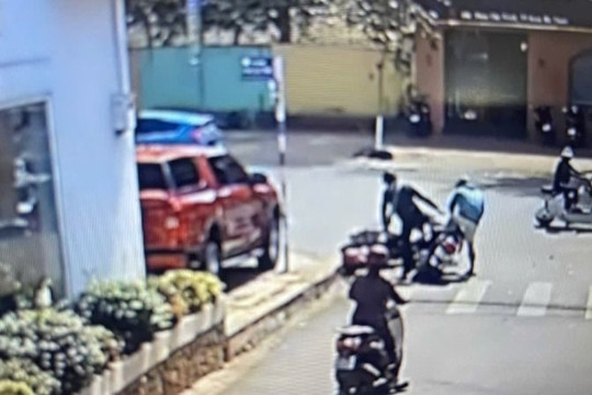 Cần xử lý nghiêm hai thanh niên hành hung người đàn ông sau va chạm giao thông ở giữa thành phố Buôn Ma Thuột
