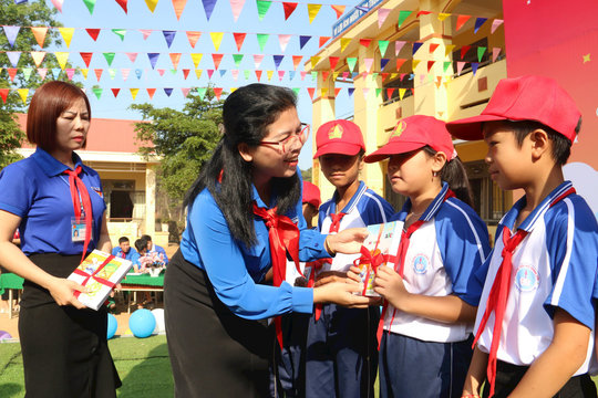 Tuổi trẻ Đắk Nông chăm lo đàn em thân yêu