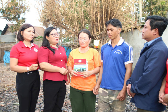 Đắk Nông hỗ trợ gia đình bị hỏa hoạn huyện Cư Jút