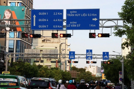 Rà soát, giải quyết bất cập trong hệ thống biển báo, đèn tín hiệu giao thông