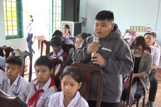 Đối thoại giữa đại biểu HĐND huyện Cư Jút với trẻ em