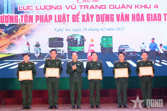 Quân khu 4: Sôi nổi chương trình tìm hiểu pháp luật bảo đảm trật tự an toàn giao thông