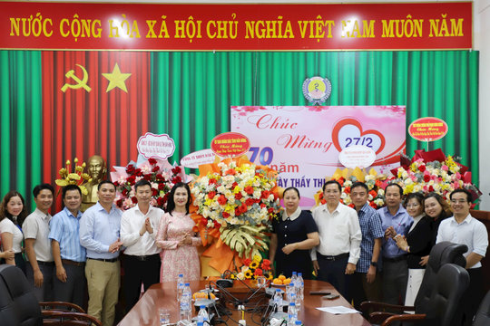 Lãnh đạo tỉnh Đắk Nông chúc mừng y, bác sĩ nhân ngày Thầy thuốc Việt Nam