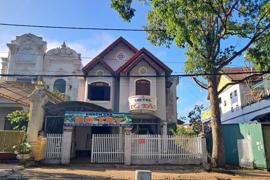 Khách sạn Hồ Tây