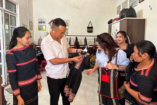 Làng Phung giữ lửa nghề truyền thống