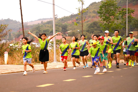 Các vận động viên nhí háo hức với cự ly Kids Run tại Đắk Nông Marathon 2025