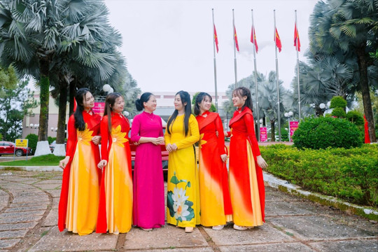 Phụ nữ Đắk Nông tự tin, tỏa sáng với áo dài truyền thống