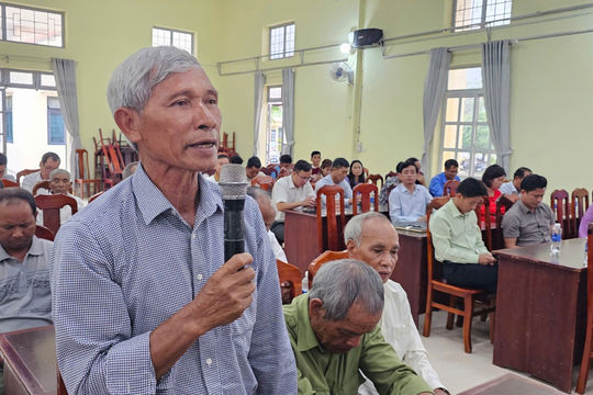 Lãnh đạo huyện Đam Rông lắng nghe hiến kế về bảo tồn và phát huy giá trị văn hoá truyền thống các dân tộc thiểu số