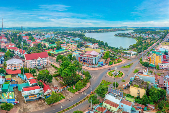 Trên quê hương Đắk Mil anh hùng