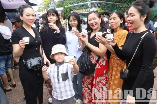 Thưởng thức cà-phê miễn phí tại Lễ hội Cà-phê Buôn Ma Thuột lần thứ 9 năm 2025