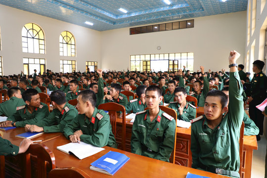 Bộ CHQS tỉnh Đắk Nông sinh hoạt tư tưởng với chiến sĩ mới