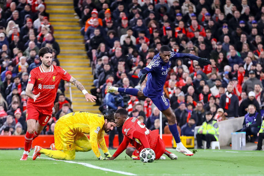 Nunez đá hỏng luân lưu, Liverpool bị PSG loại khỏi Champions League