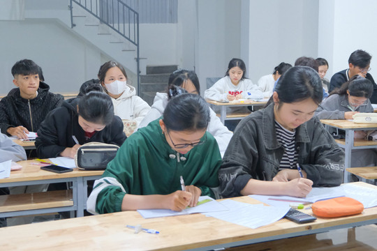 Cùng thích ứng với quy định dạy thêm, học thêm
