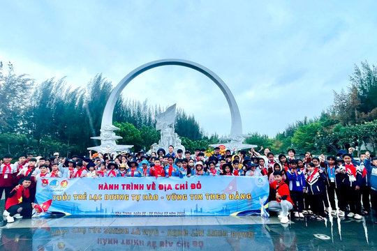 Tuổi trẻ Lạc Dương dâng hương tưởng niệm các chiến sĩ Gạc Ma