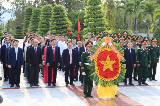 Đắk Nông viếng các anh hùng liệt sĩ nhân Kỷ niệm 50 năm Ngày giải phóng Gia Nghĩa