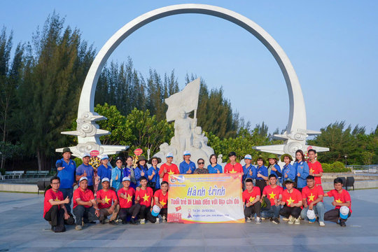 Tuổi trẻ huyện Di Linh tổ chức hành trình Vì biển đảo quê hương