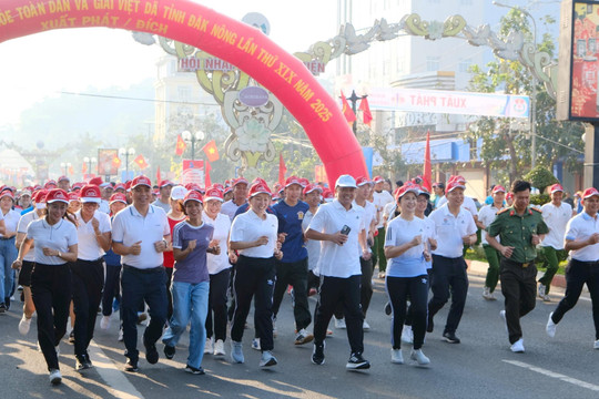 Gần 2.000 người tham gia Ngày chạy Olympic và Giải Việt dã tỉnh Đắk Nông