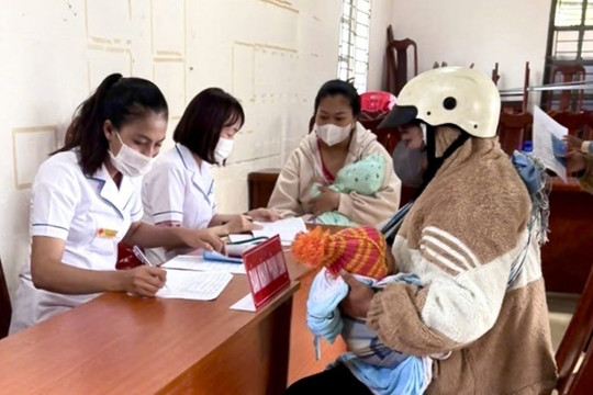 Hoàn thành tiêm vắc xin sởi cho trẻ từ 6 tháng đến dưới 9 tháng tuổi