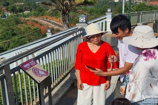 Báo Nhân Dân triển khai Dự án “Yêu lắm Việt Nam” tại Đắk Nông