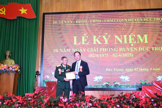 Chủ tịch UBND tỉnh Lâm Đồng Trần Hồng Thái dự Lễ Kỷ niệm 50 năm Ngày Giải phóng Đức Trọng