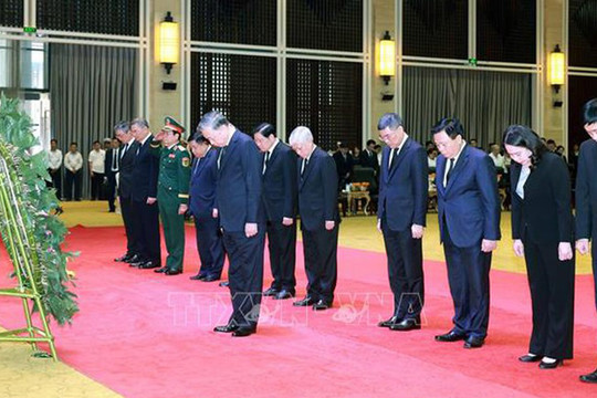 Tổng Bí thư Tô Lâm viếng đồng chí Khamtay Siphandone