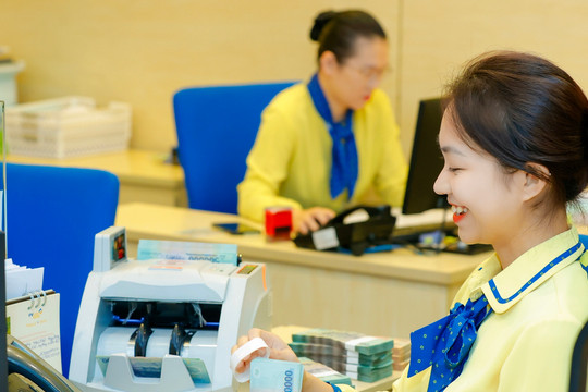 Lãi suất ngân hàng hôm nay 3/4/2025: Mức cao đặc biệt 9,65%/năm