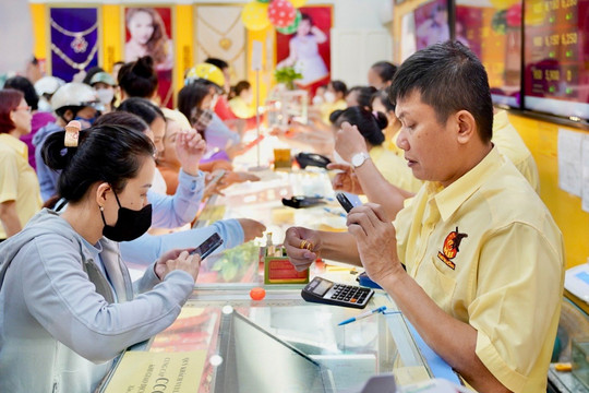Giá vàng hôm nay 4/4/2025: Giá vàng trong nước giảm gần 1 triệu đồng