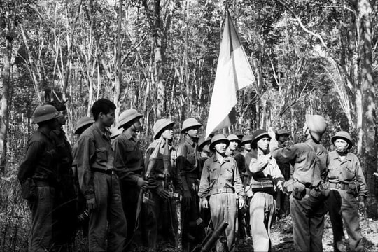 50 năm thống nhất đất nước - Ngày 8/4/1975: Máy bay ta ném bom Dinh Độc Lập