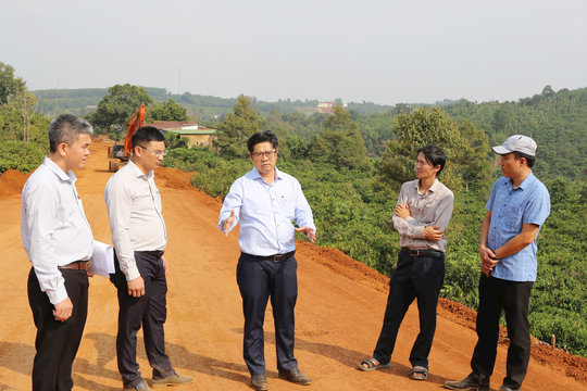Giám đốc Sở Xây dựng Đắk Nông kiểm tra tiến độ nhiều dự án giao thông
