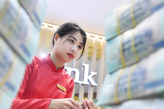 Lãi suất ngân hàng hôm nay 9/4/2025: Bất ngờ tăng mạnh một số kỳ hạn