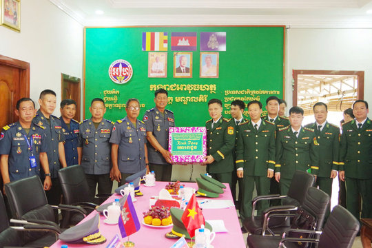 Bộ đội Biên phòng Đắk Nông chúc Tết Chol Chnam Thmay lực lượng vũ trang tỉnh Mondulkiri