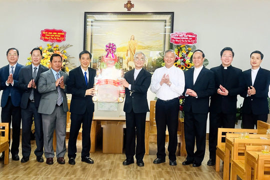 Lãnh đạo tỉnh Lâm Đồng thăm và chúc mừng các cơ sở tôn giáo nhân dịp Lễ Phục sinh