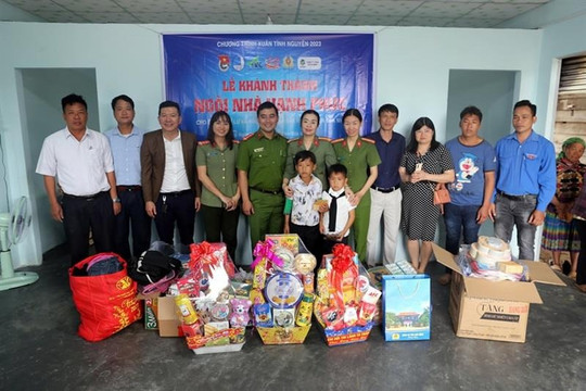 Chương trình “Mẹ đỡ đầu” và “Ngôi nhà hạnh phúc” điểm tựa để lan toả yêu thương cho trẻ mồ côi