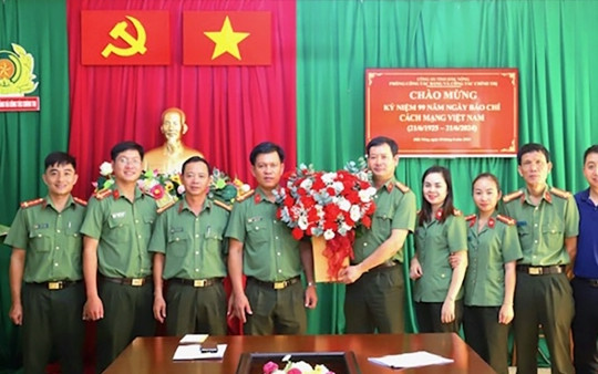 Những “nhà báo không chuyên” ở Tây Nguyên mang sắc phục CAND