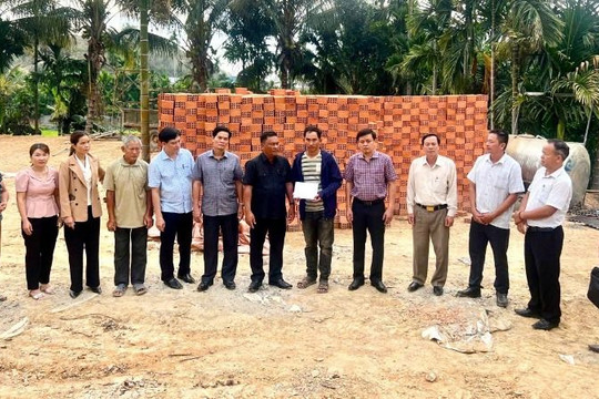 Chung tay hỗ trợ giúp 3 gia đình bị cháy nhà ở huyện Lắk sớm ổn định cuộc sống