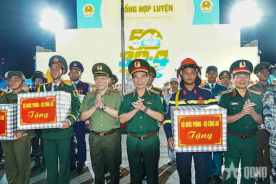 Bộ Quốc phòng và Bộ Công an kiểm tra tổng hợp luyện các lực lượng tham gia diễu binh, diễu hành