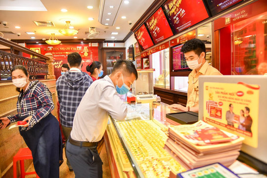 Giá vàng hôm nay 25/4/2025: Giá vàng trong nước và thế giới tiếp tục chuỗi tăng mạnh