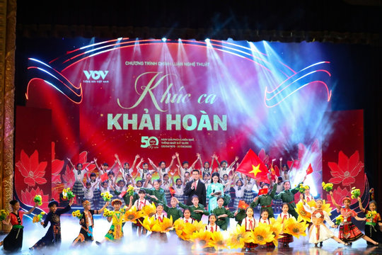 Toàn cảnh chương trình chính luận nghệ thuật "Khúc ca khải hoàn"