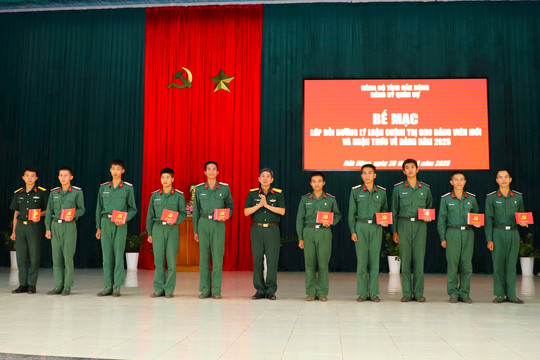 87 chiến sĩ được bồi dưỡng nhận thức về Đảng