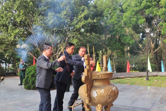 Tưởng nhớ, tri ân các anh hùng liệt sĩ nhân kỷ niệm 50 năm Ngày Giải phóng miền Nam, thống nhất đất nước